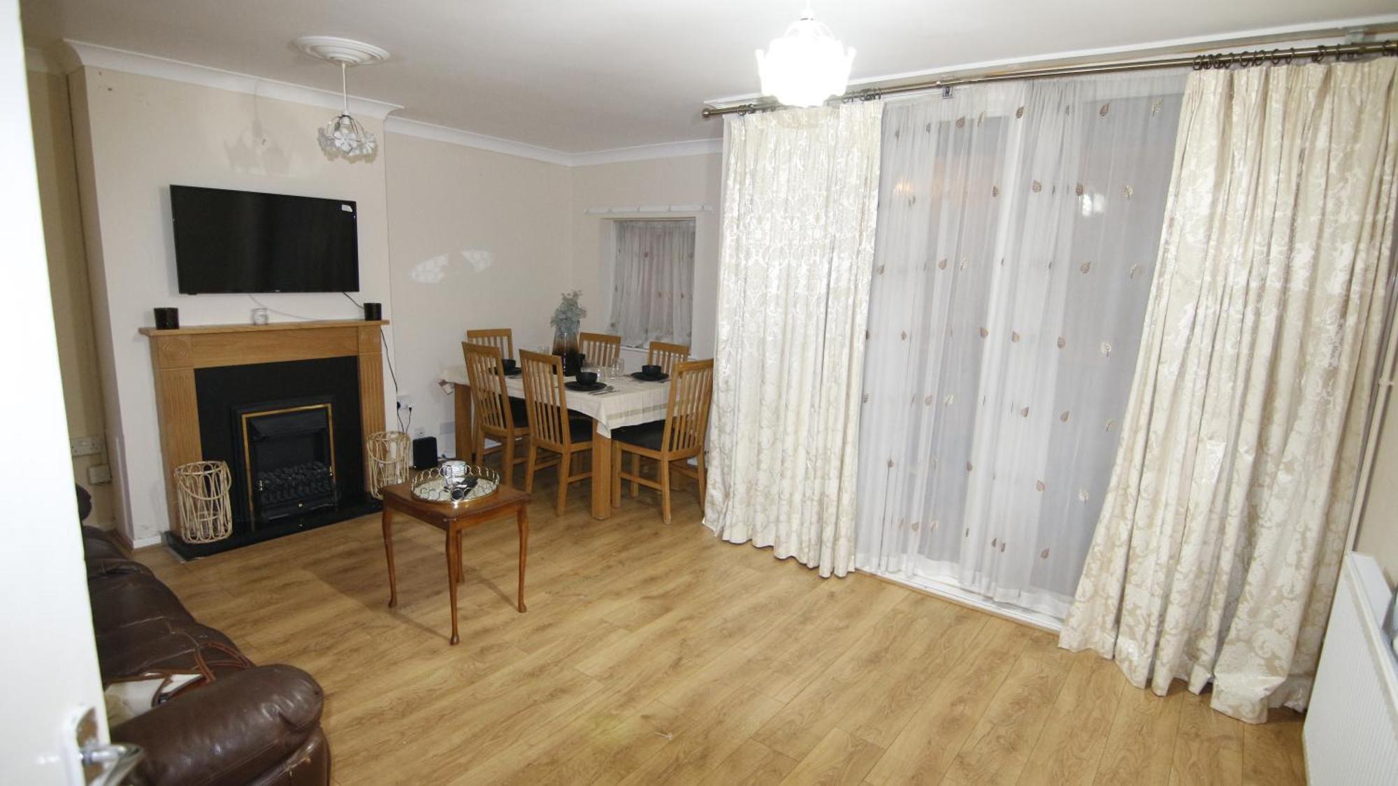 Entire Appartment Near Birmingham City ภายนอก รูปภาพ